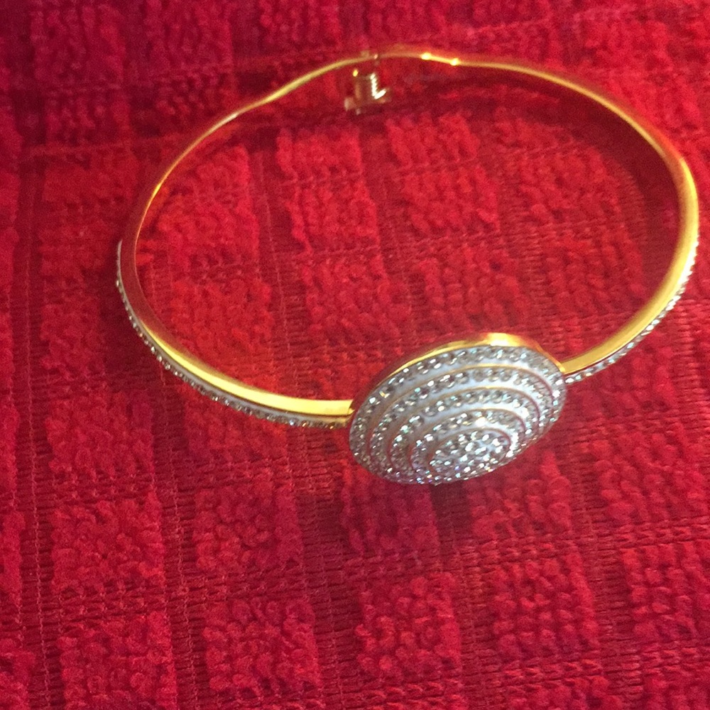18 karat bangle